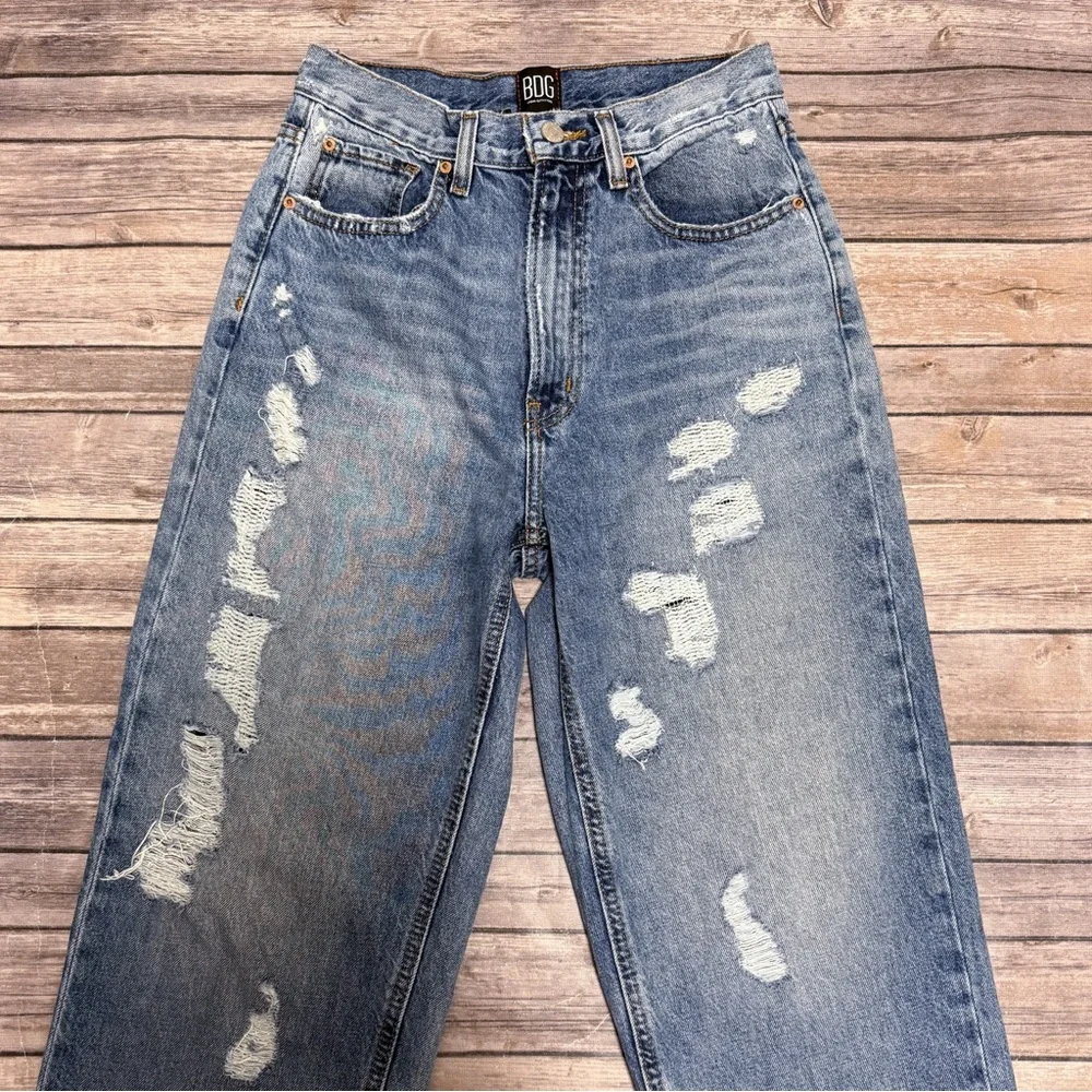 BDG Urban Outfitters Medium Wash High Rise Baggy Distressed Frayed Jeans 27